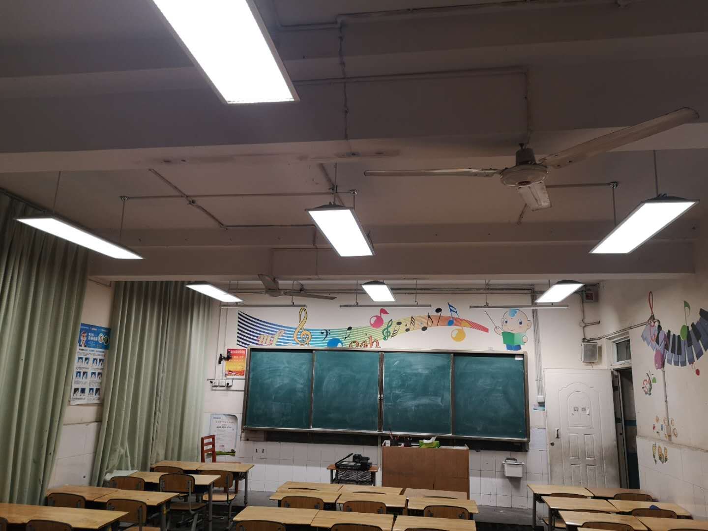 18所学校教室照明改造计划11月完成