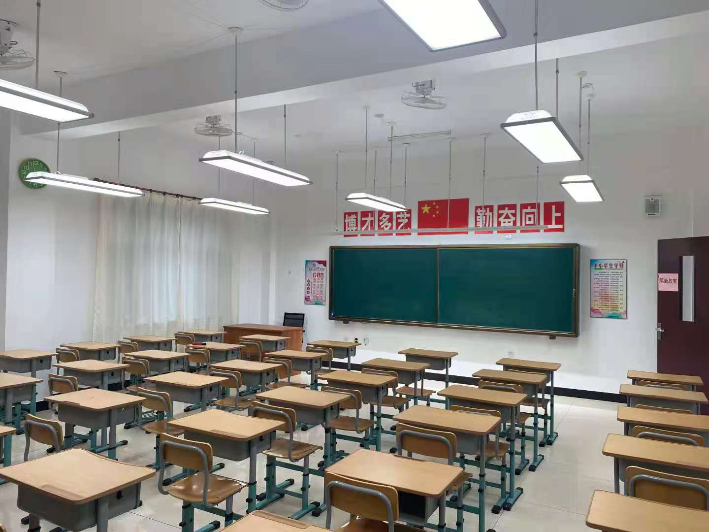 教室一般用什么灯才符合国家标准？